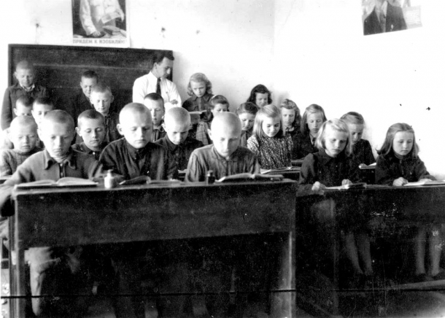 Mokytojas J.Kalvaitis ir pamokos 6-ame dešimtmetyje Mantvydų mokykloje.
