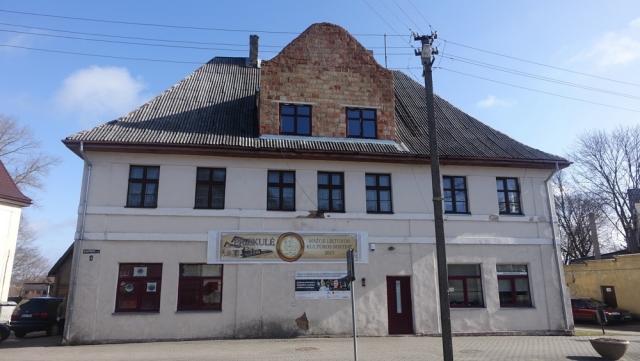 Buvę kultūros namai.
