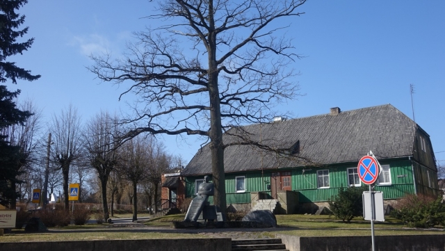 Atvykstančius pasitinka E.Simonaitytė.