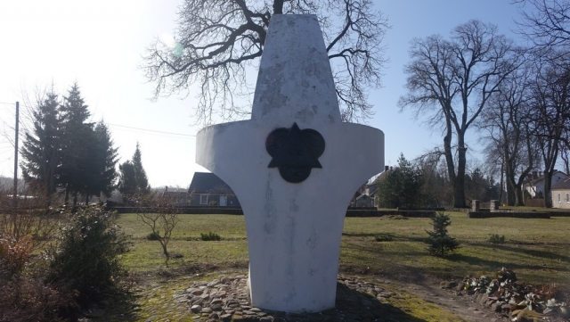 450 metų Priekulės jubiliejaus ženklas.