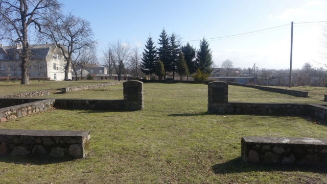 Buvusią Priekulės evangelikų bažnyčią primena tik jos sienų ženklai.
