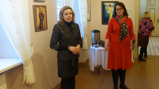 Atidarymo akimirka. L.Kilienė ir Šilutės H.Šojaus muziejaus direktorė I.Skablauskaitė.