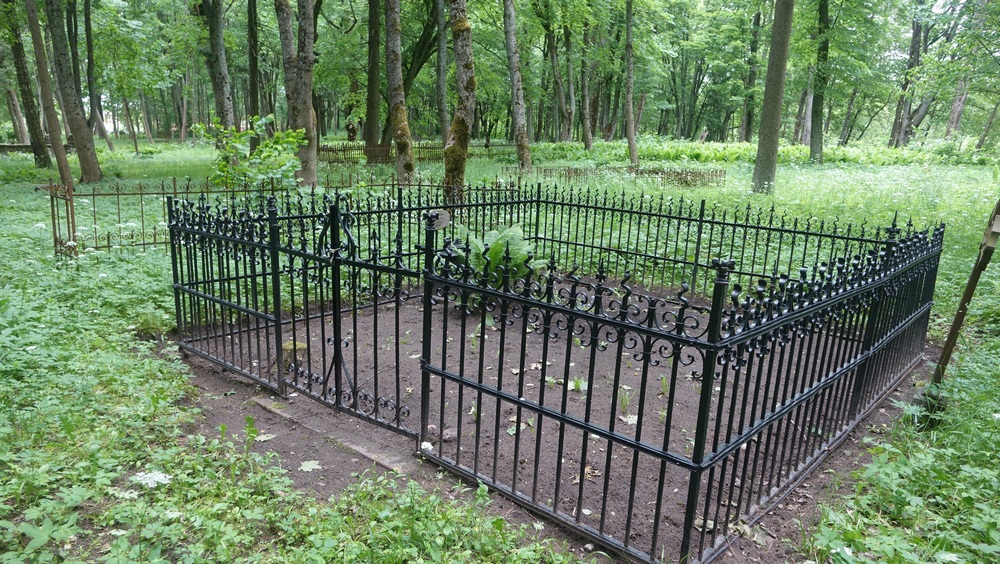 H.Zudermano tėvų kapas Šilutės senosiose kapinėse. 