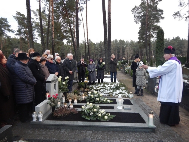 Šilutės Garbės pilietį V.Vaicekauską prisimenant. Paminklo šventinimas.