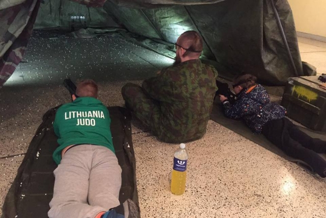 Martynas ir Ignas išbandė taiklumą.