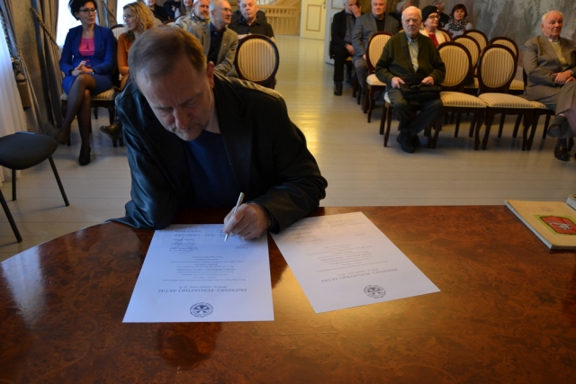 Šilutės sąjūdžio protokolų perdavimas Šilutės H.Šojaus muziejui.
