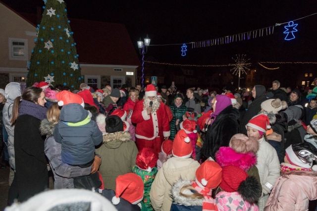 2019 m. Švėkšnos eglutės įžiebimas. D.Gailiūmienės nuotrauka.