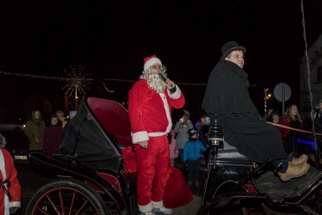 2019 m. Švėkšnos eglutės įžiebimas. D.Gailiūmienės nuotrauka.
